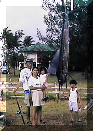 Family picture with sailfish.BMP (399222 bytes)