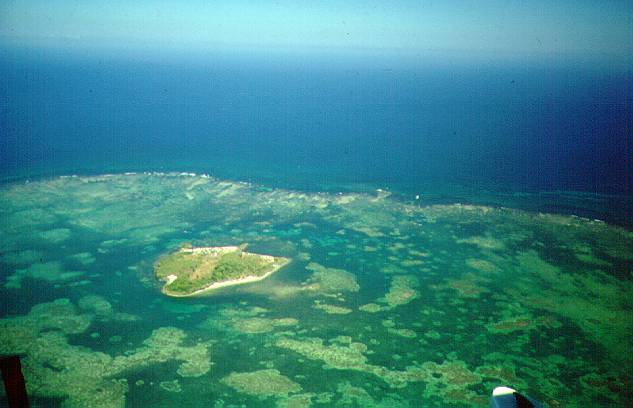 Aerial shot of reef flat of Silaqui Is.jpg (33279 bytes)
